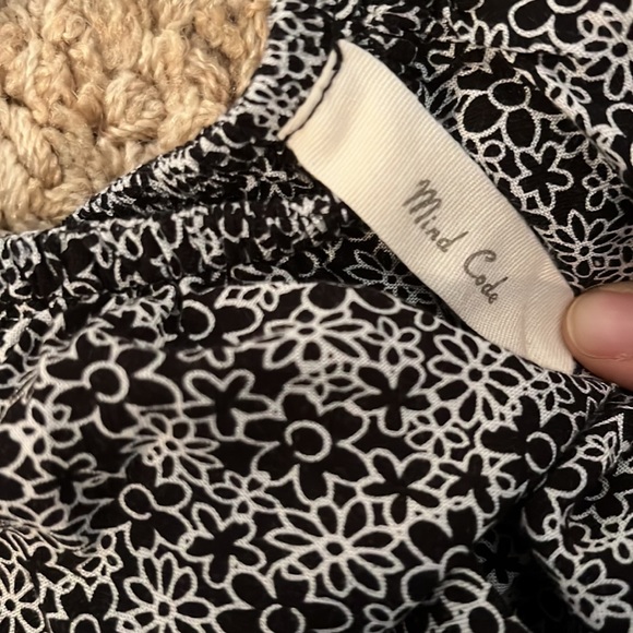 Mind code size small black and white off the shoulder blouse - Picture 3 of 3